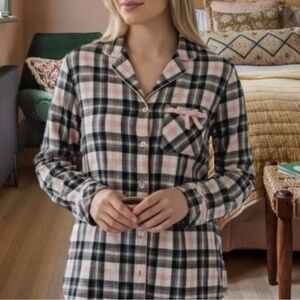 VICTORIA’S Secret Small Long Sleeve Pink and Gray Flannel Pajama Top